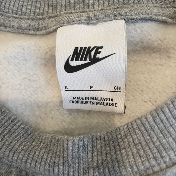 Gray Nike crewneck women’s size small - Picture 2 of 3
